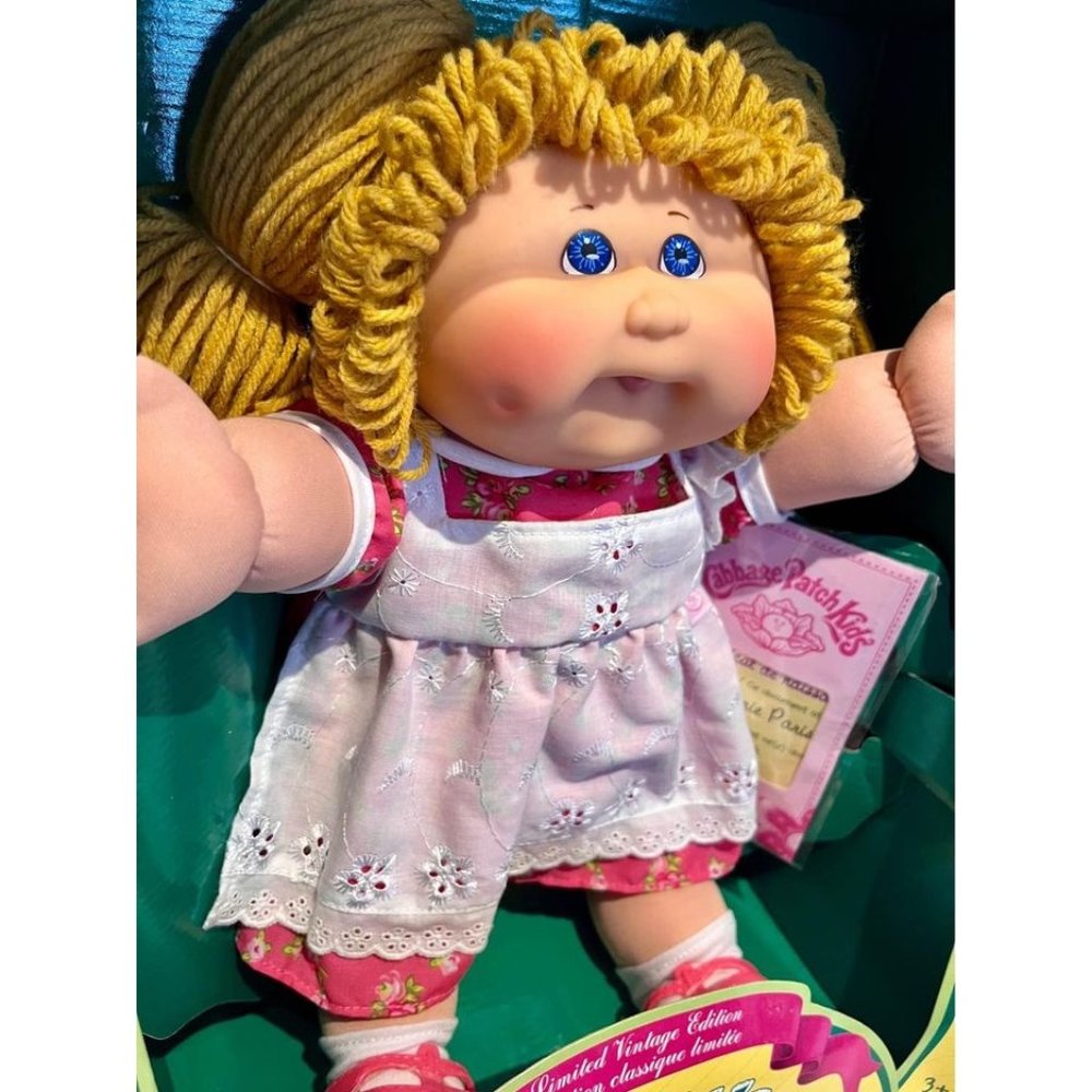 •SOLD•| Cabbage Patch Kids | MIB 2011 30th Anniversary CPK Yarn Haired Girl - Picture 1 of 7